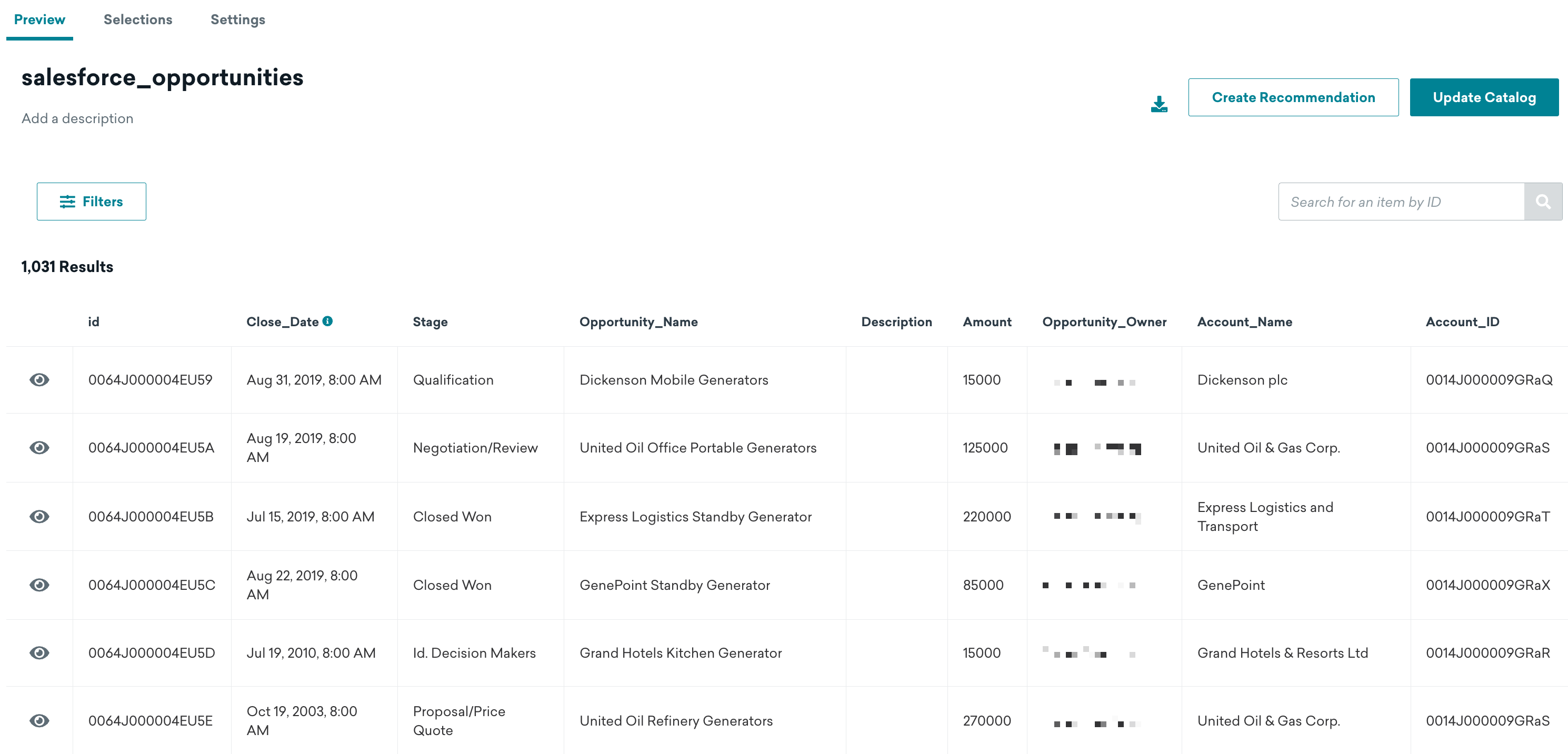 請求先住所やアカウント所有者などの該当する情報を含む Salesforce の商談の表。