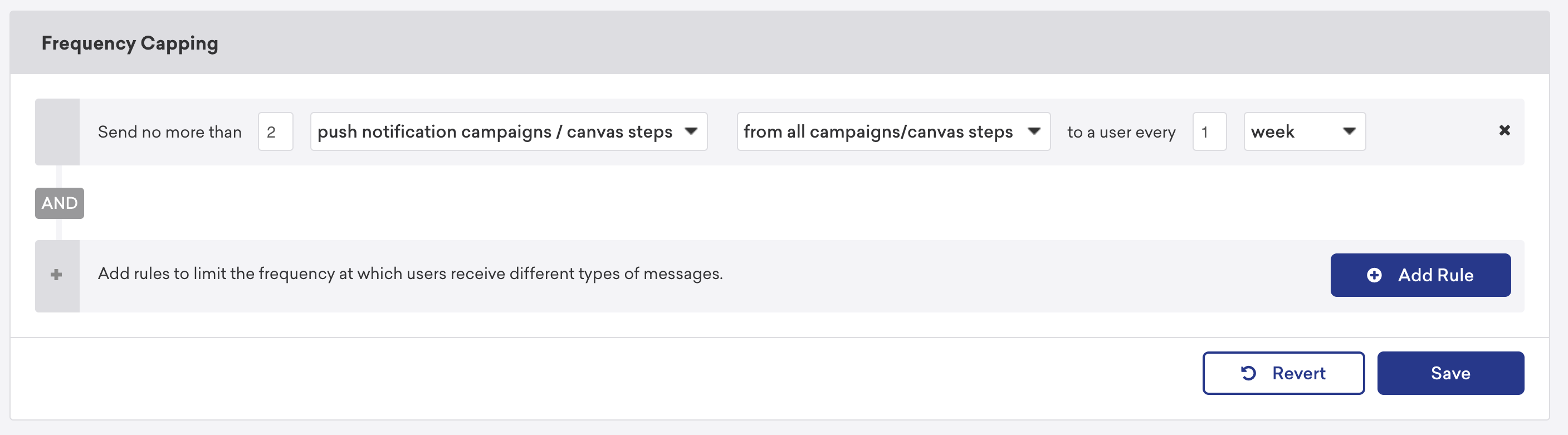1週間ごとに、すべてのキャンペーン/キャンバスステップから最大2件までのプッシュ通知キャンペーン/キャンバスステップをユーザーに送信するというルールが示されている「フリークエンシーキャップ」セクション。